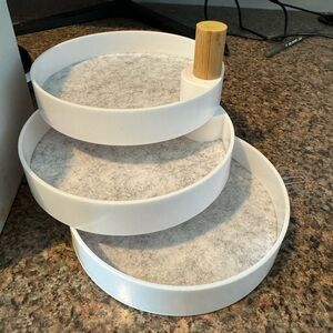 Tiered catchala tray